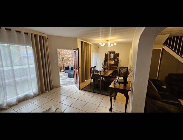 3 BEDROOM DUPLEX FOR SALE IN PETERSFIELD